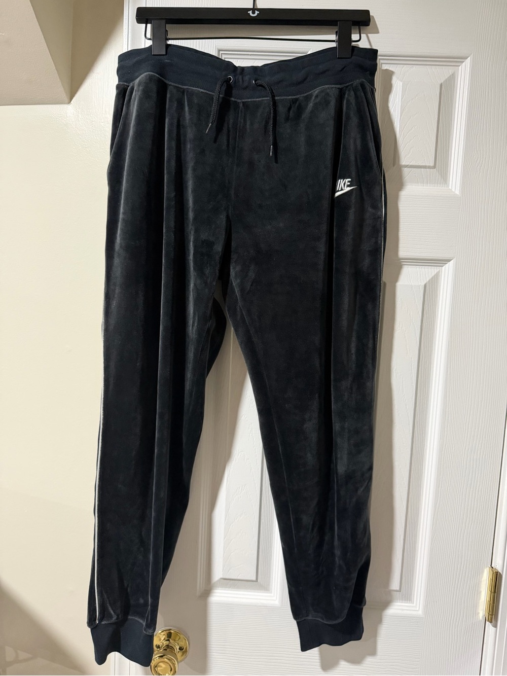 Nike Women’s Black Velour Jogger Pants